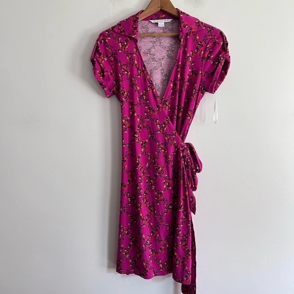 Von Furstenberg DVF Floral Jilda Two
Wrap Dress - Picture 3 of 11
